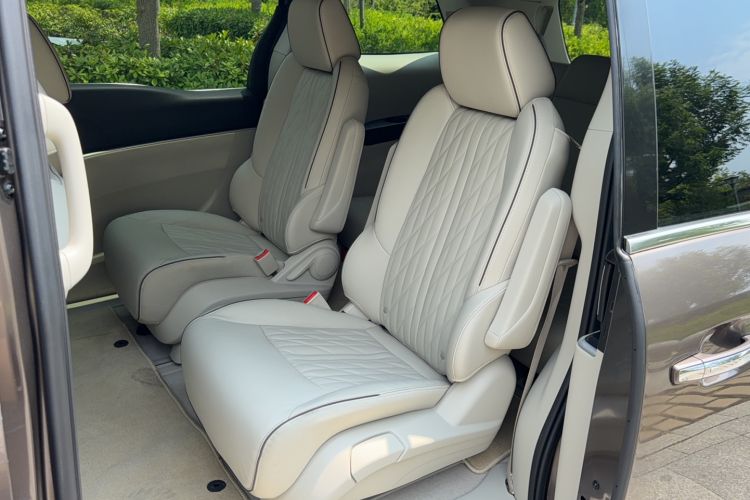 Used Buick GL8 2022 Land Business Class 652T Luxury Model Left Rear Seat