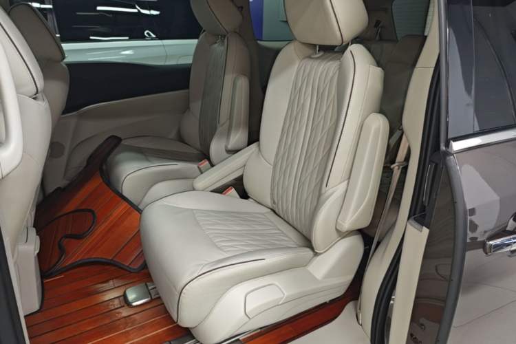 Used Buick GL8 2022 Land Business Class 652T Luxury Model Left Rear Seat