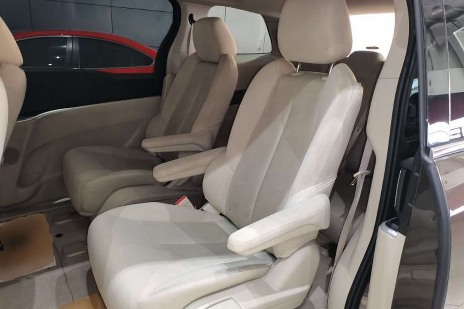 Used Buick GL8 2022 Land Cruiser Executive Class 652T Comfort Model Left Rear Seat