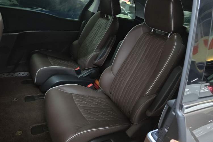 Used Buick GL8 2022 Land Business Class 652T Luxury Model Left Rear Seat