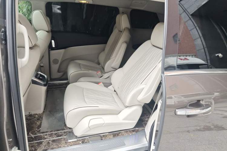 Used Buick GL8 2022 Land Cruiser Executive Class 652T Smart Luxury Model Left Rear Seat