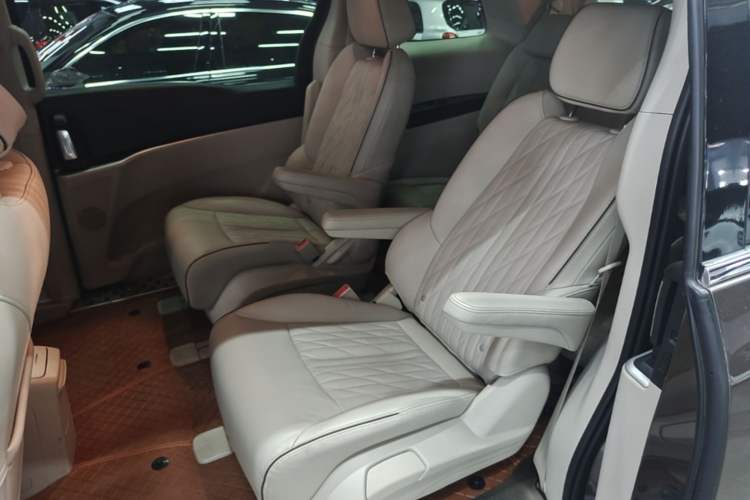 Used Buick GL8 2022 Land Business Class 652T Luxury Model Left Rear Seat