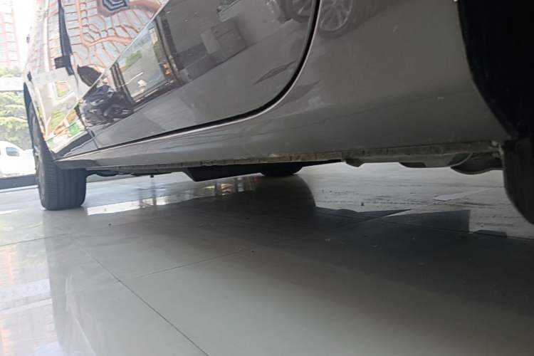 Used Buick GL8 2022 Land Cruiser Executive Class 652T Comfort Model Left Side Sill