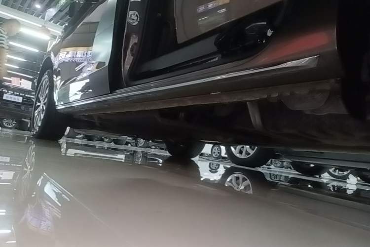 Used Buick GL8 2022 Land Cruiser Executive 652T Luxury Edition with Accessibility Features Left Side Sill