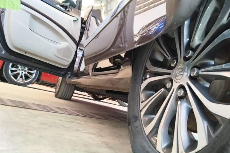 Used Buick GL8 2022 Land Business Class 652T Luxury Model Left Side Sill