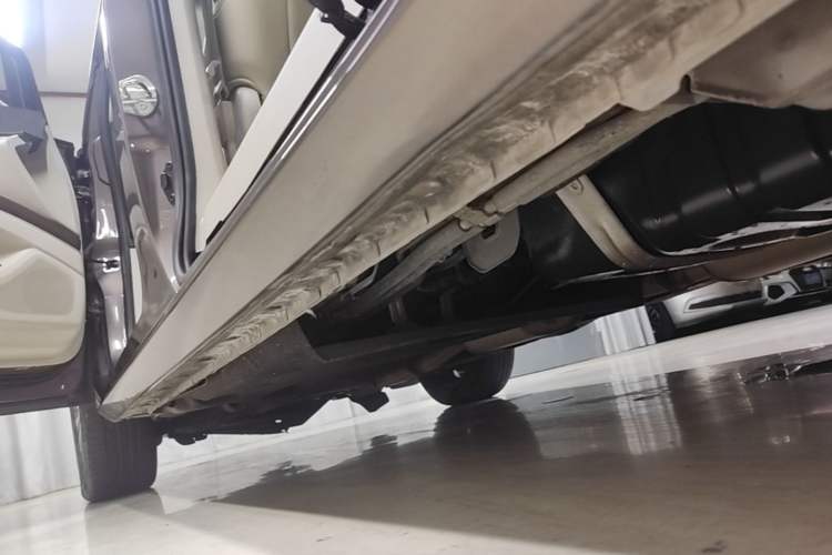 Used Buick GL8 2022 Land Cruiser Executive Class 652T Comfort Model Left Side Sill