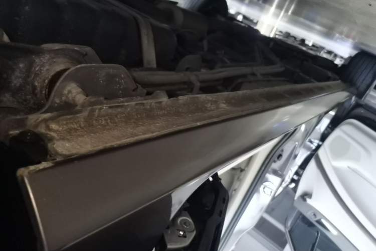 Used Buick GL8 2022 Land Executive Class 652T Prestige Model Left Side Sill