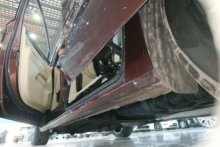 Used Buick GL8 2022 ES Land Cruiser 653T Luxury Model Left Side Sill
