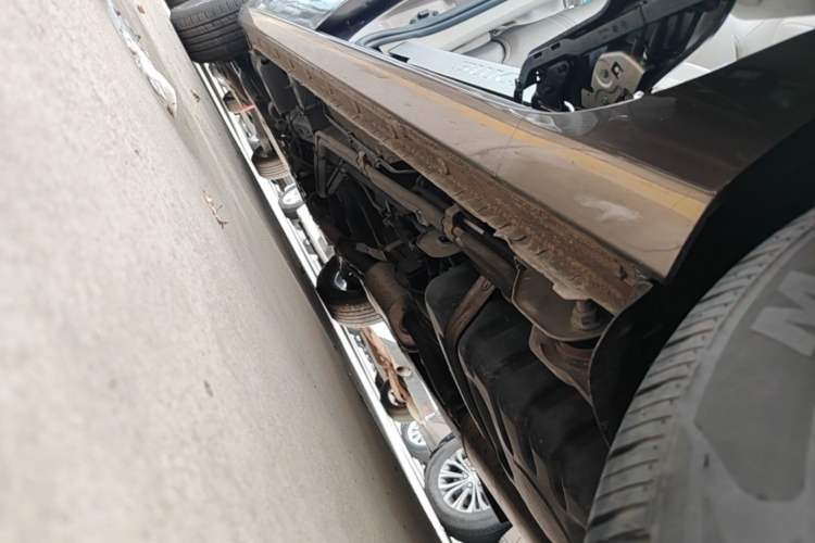 Used Buick GL8 2022 Land Cruiser Executive Class 652T Comfort Model Left Side Sill