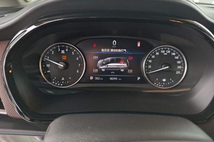 Used Buick GL8 2022 Land Business Class 652T Luxury Model Odometer Close Up