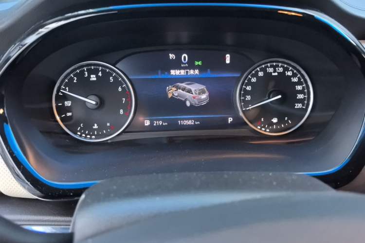 Used Buick GL8 2022 Land Business Class 652T Luxury Model Odometer Close Up