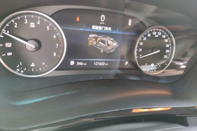 Used Buick GL8 2022 Land Cruiser Executive Class 652T Smart Luxury Model Odometer Close Up