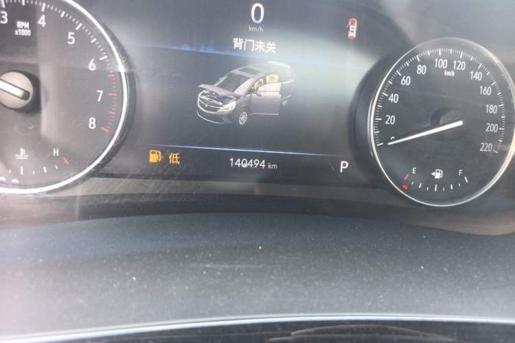 Used Buick GL8 2022 Land Business Class 652T Luxury Model Odometer Close Up