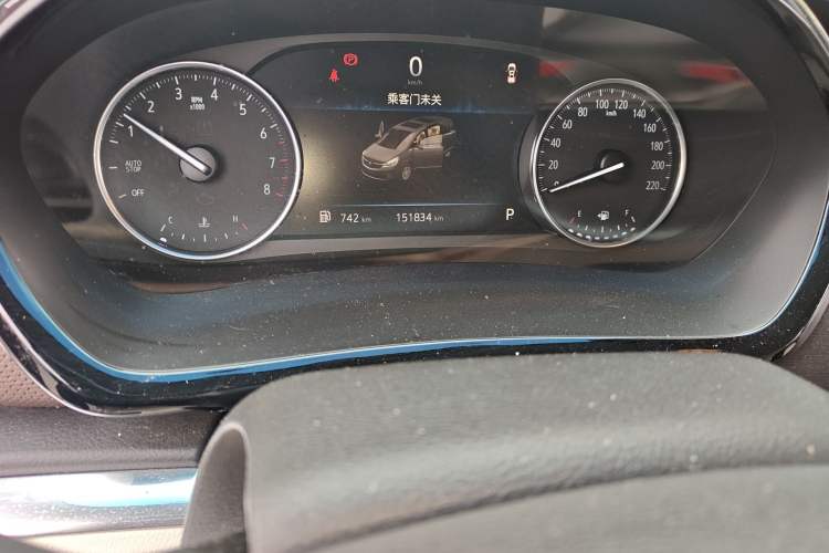 Used Buick GL8 2022 Land Business Class 652T Luxury Model Odometer Close Up