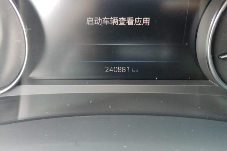 Used Buick GL8 2022 Land Business Class 652T Luxury Model Odometer Close Up