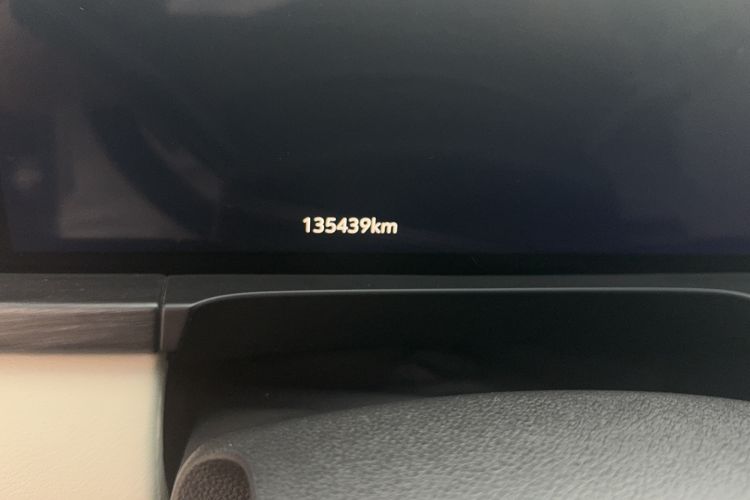 Used Buick GL8 2022 ES Landtrek 653T Comfort Edition Odometer Close Up