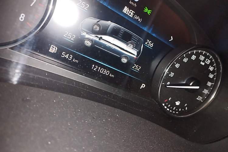 Used Buick GL8 2022 Land Executive Class 652T Prestige Model Odometer Close Up