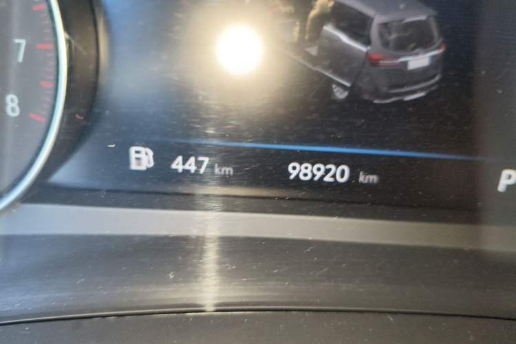 Used Buick GL8 2022 Land Business Class 652T Luxury Model Odometer Close Up