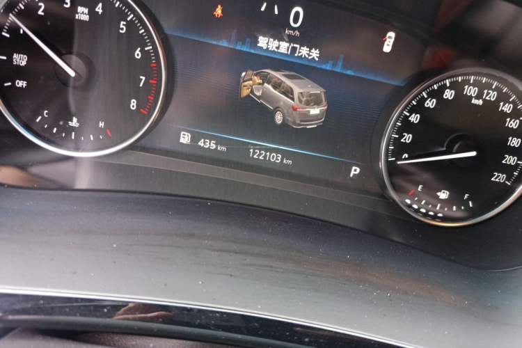 Used Buick GL8 2022 Land Cruiser Executive Class 652T Smart Luxury Model Odometer Close Up
