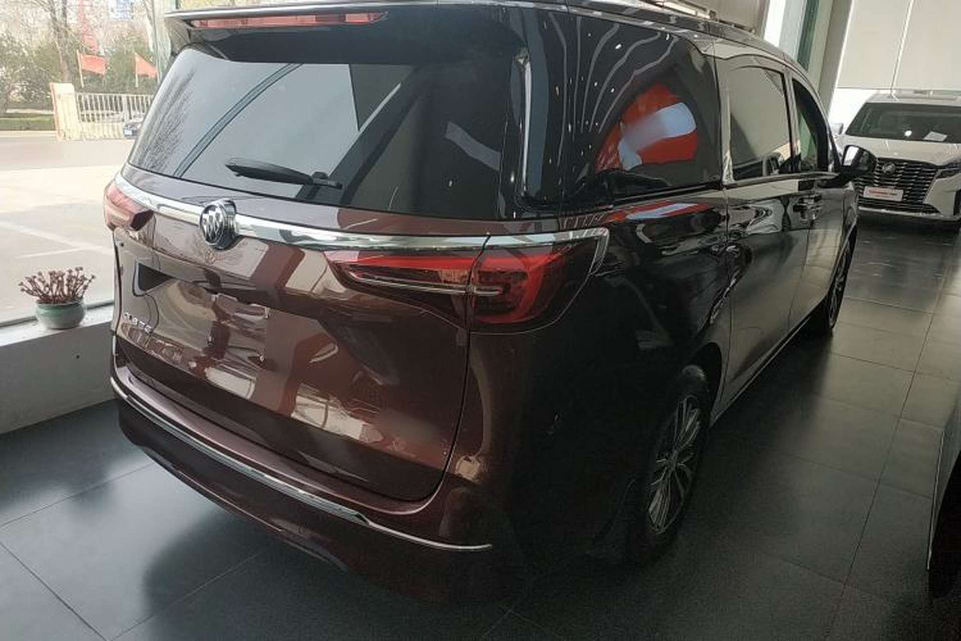 Used Buick GL8 2022 ES Landtrek 653T Luxury Edition Rear Right 45 Deg