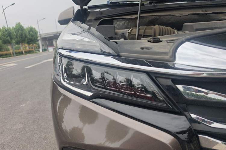 Used Buick GL8 2022 Land Cruiser Executive Class 652T Smart Luxury Model Right Front Headlight