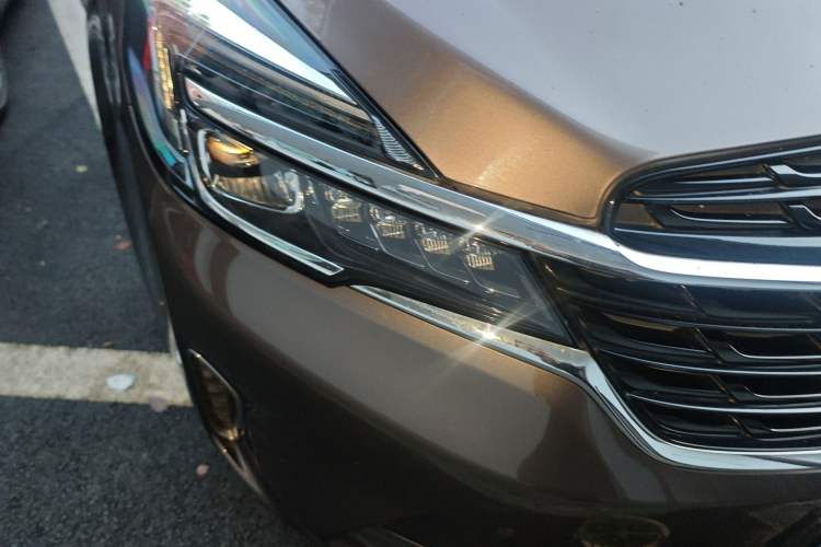 Used Buick GL8 2022 Land Cruiser Executive Class 652T Comfort Model Right Front Headlight