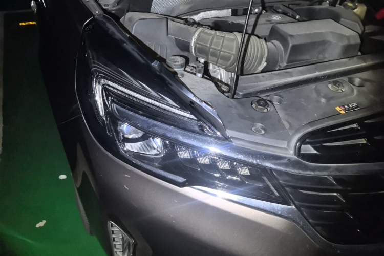 Used Buick GL8 2022 Land Business Class 652T Luxury Model Right Front Headlight