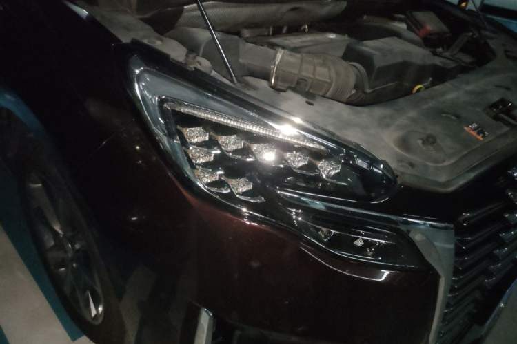 Used Buick GL8 2022 Facelift Avenir Aivia Six-Seat Deluxe Edition Right Front Headlight