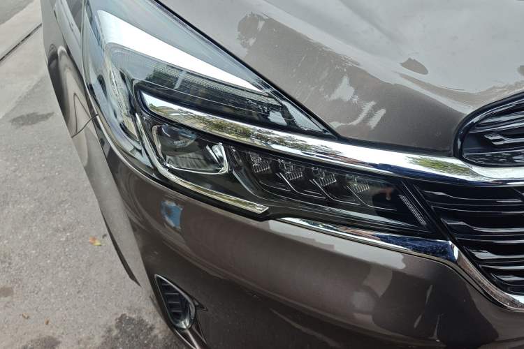 Used Buick GL8 2022 Land Business Class 652T Luxury Model Right Front Headlight