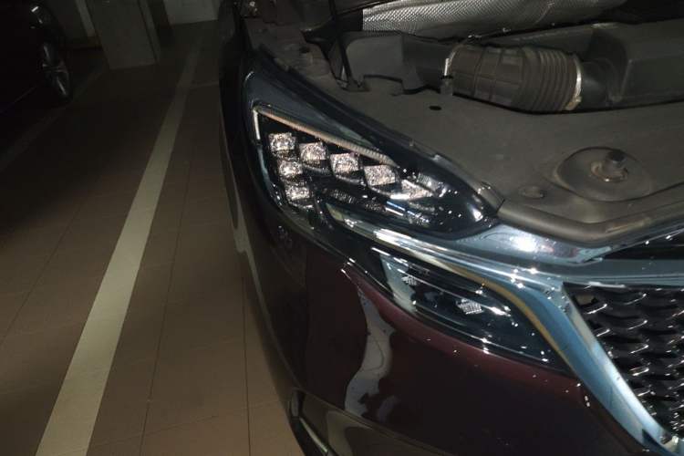 Used Buick GL8 2022 Avenir Aivia 7-Seater Deluxe Edition Right Front Headlight