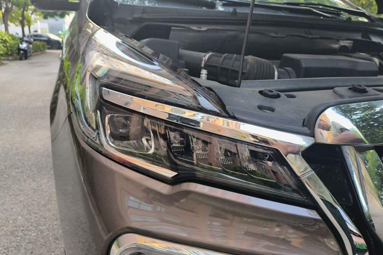 Used Buick GL8 2022 Land Cruiser Executive Class 652T Comfort Model Right Front Headlight