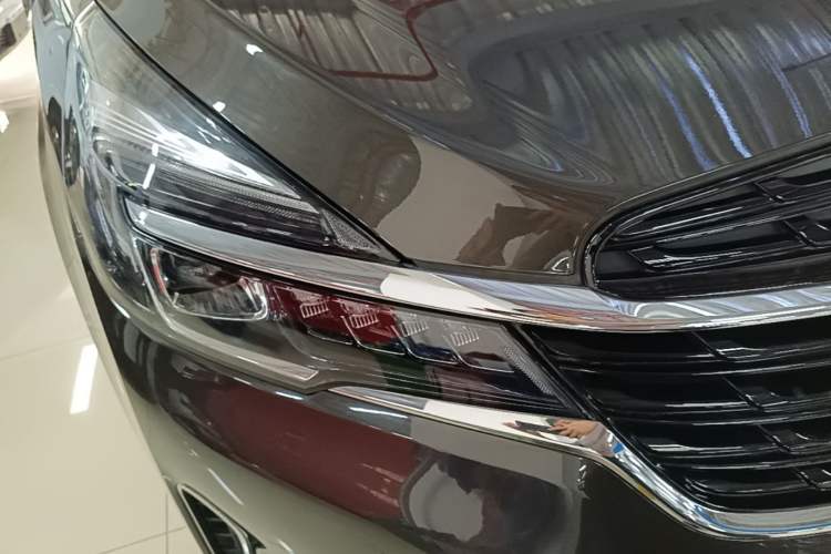 Used Buick GL8 2022 Land Business Class 652T Luxury Model Right Front Headlight