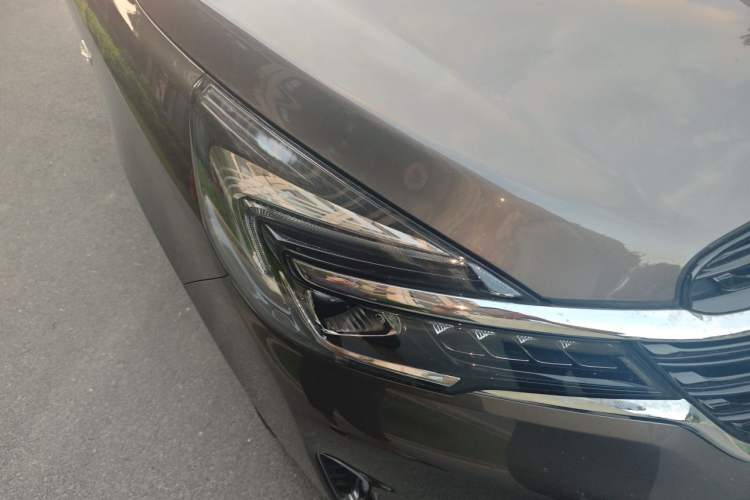 Used Buick GL8 2022 Land Cruiser Executive Class 652T Comfort Model Right Front Headlight