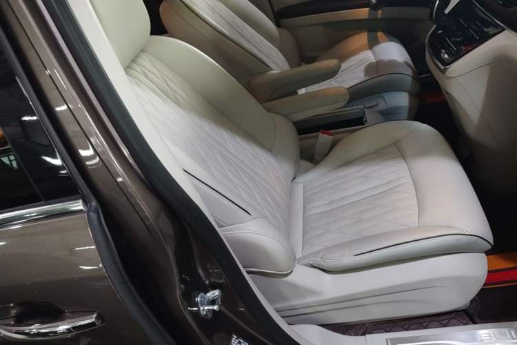 Used Buick GL8 2022 Land Executive Class 652T Prestige Model Right Front Seat