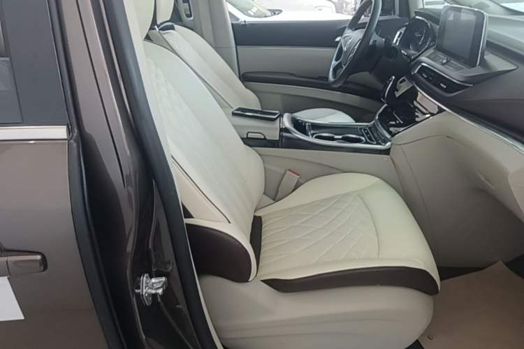 Used Buick GL8 2022 Land Cruiser Executive Class 652T Comfort Model Right Front Seat