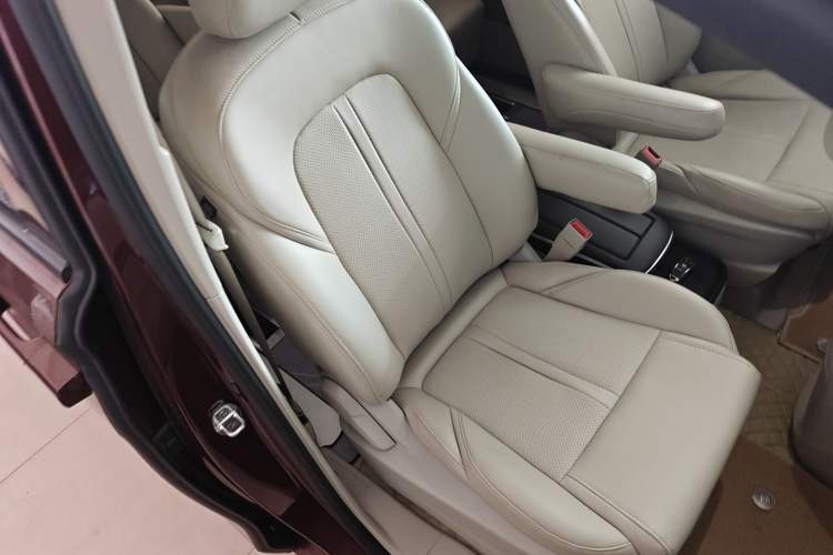Used Buick GL8 2022 ES Landtrek 653T Comfort Edition Right Front Seat