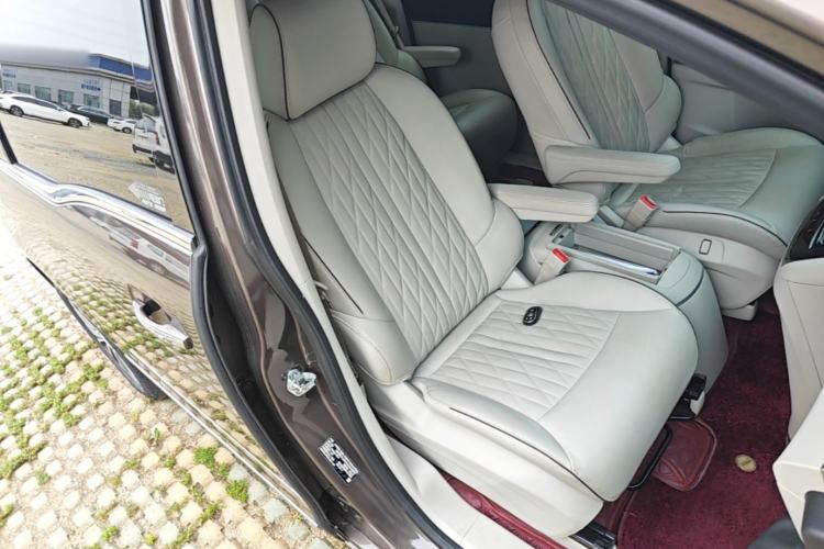 Used Buick GL8 2022 Land Business Class 652T Luxury Model Right Front Seat