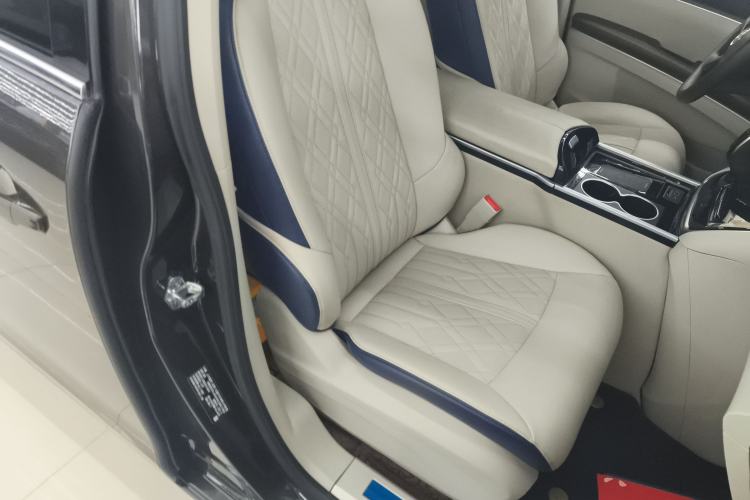 Used Buick GL8 2022 Land Cruiser Executive Class 652T Comfort Model Right Front Seat