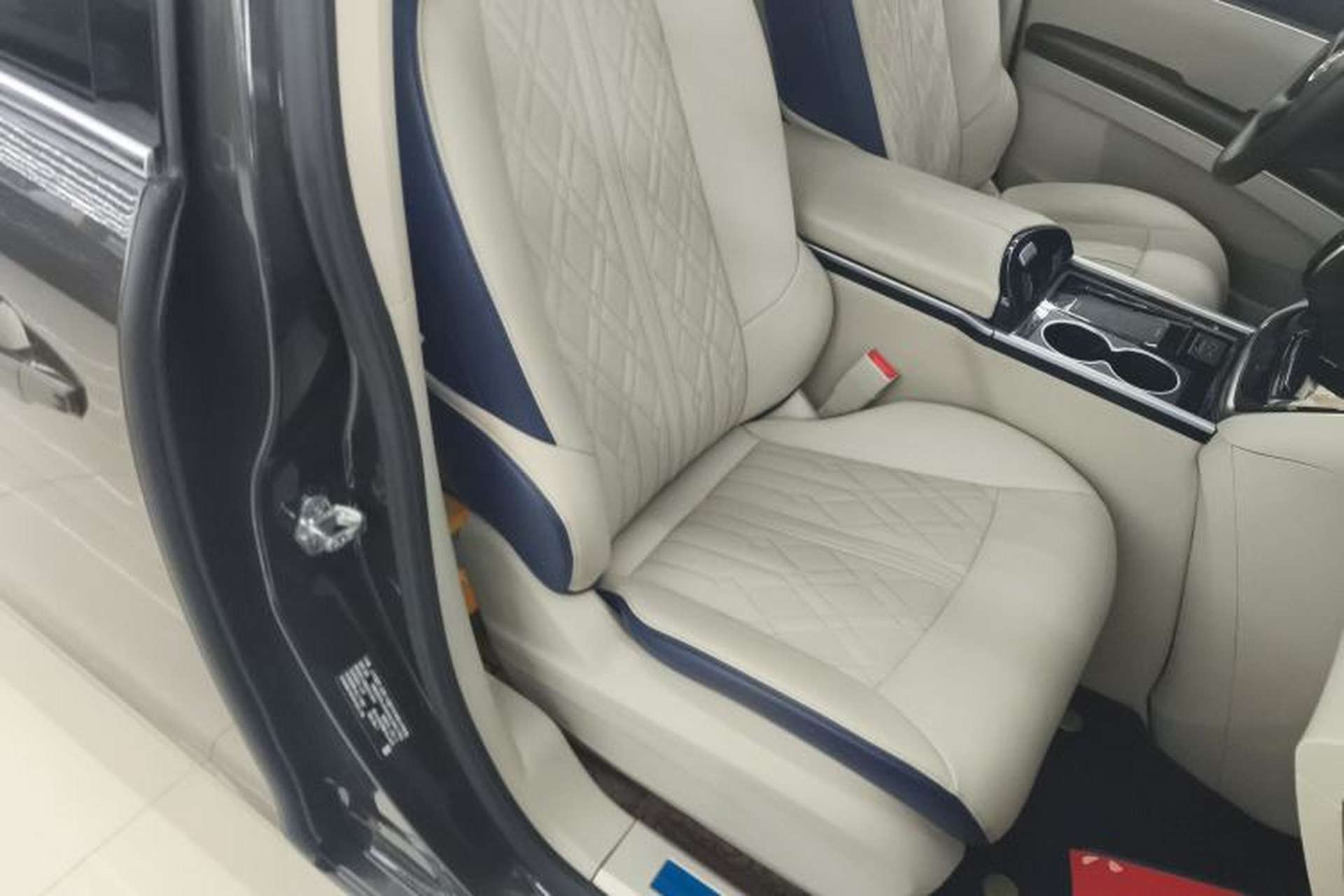 Used Buick GL8 2022 Land Cruiser Executive Class 652T Comfort Model Right Front Seat