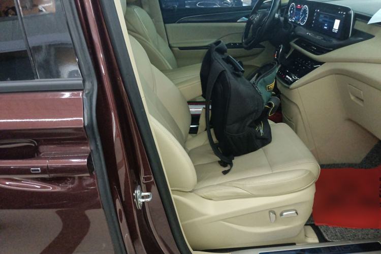 Used Buick GL8 2022 ES Landtrek 653T Luxury Edition Right Front Seat