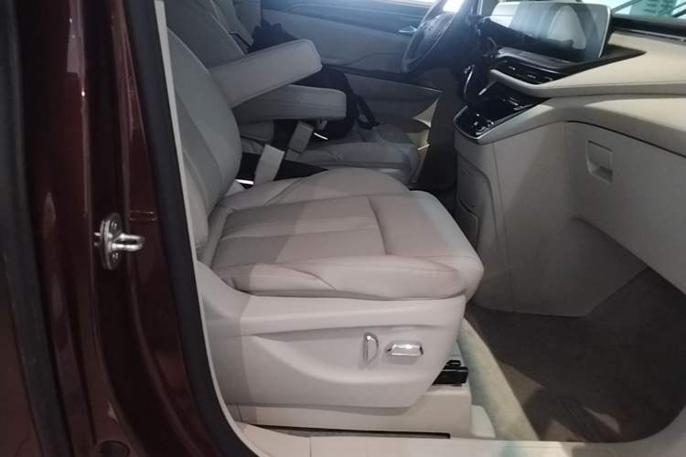 Used Buick GL8 2022 ES Landtrek 653T Comfort Edition Right Front Seat