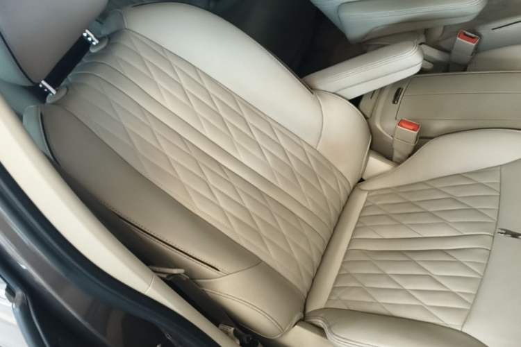 Used Buick GL8 2022 Land Business Class 652T Luxury Model Right Front Seat