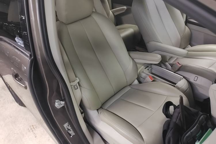 Used Buick GL8 2022 Land Cruiser Executive Class 652T Comfort Model Right Front Seat