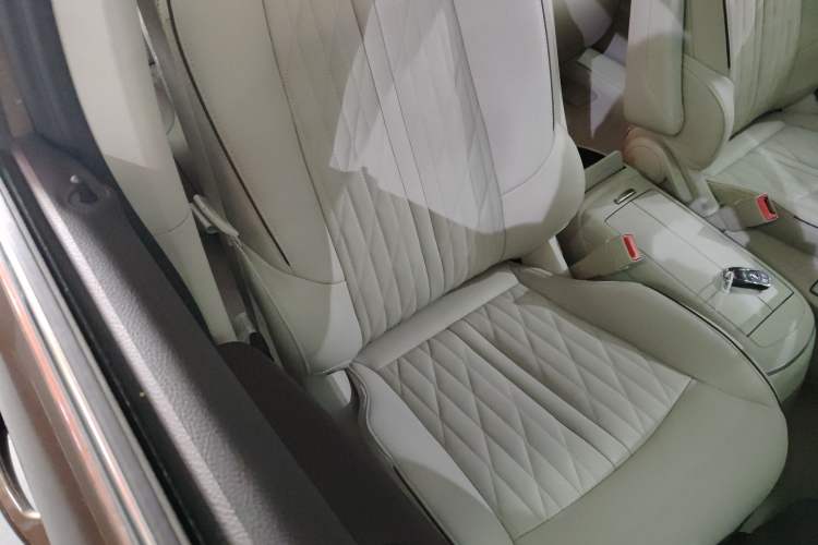 Used Buick GL8 2022 Land Business Class 652T Luxury Model Right Front Seat