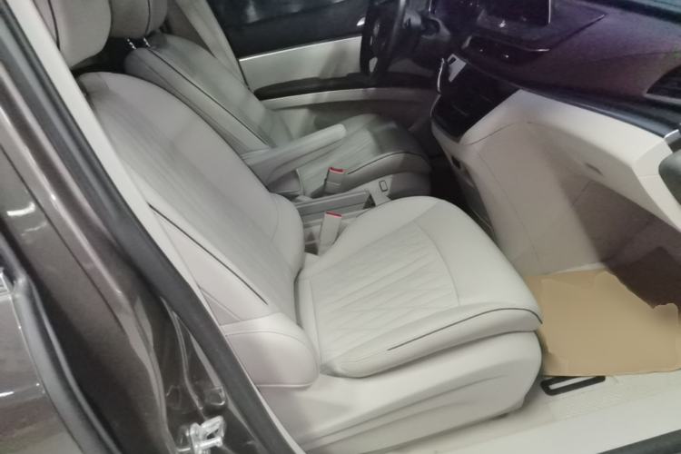 Used Buick GL8 2022 Land Business Class 652T Luxury Model Right Front Seat