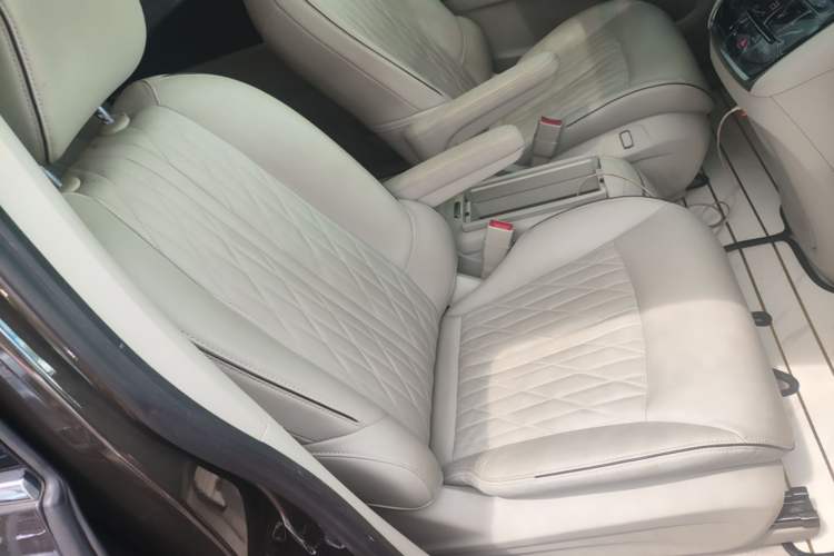 Used Buick GL8 2022 Land Business Class 652T Luxury Model Right Front Seat