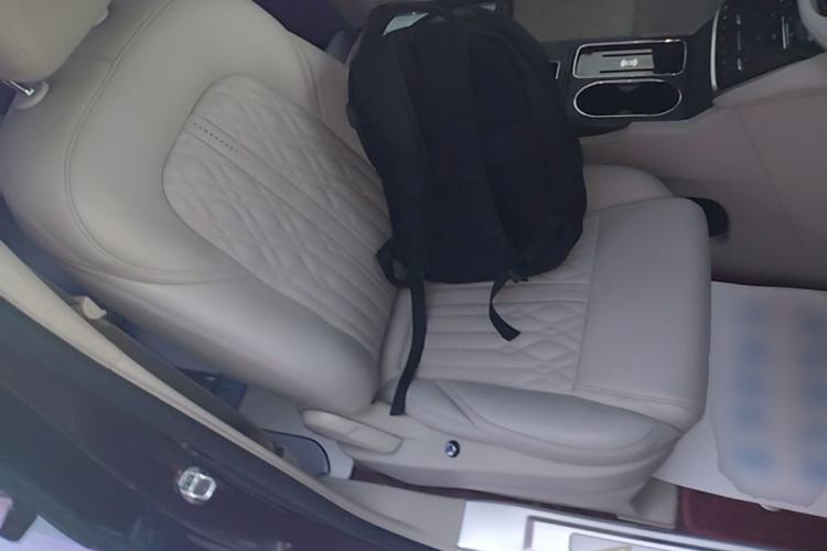Used Buick GL8 2022 ES Landtrek 653T Comfort Edition Right Front Seat