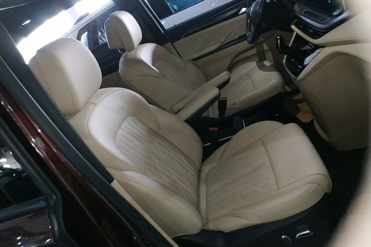 Used Buick GL8 2022 ES Land Cruiser 653T Luxury Model Right Front Seat