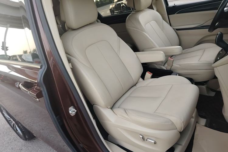 Used Buick GL8 2022 ES Landtrek 653T Luxury Edition Right Front Seat