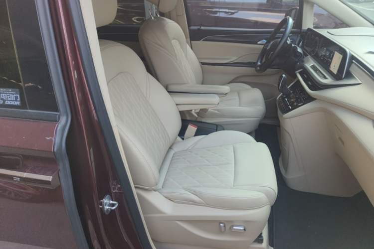 Used Buick GL8 2022 ES Land Cruiser 653T Luxury Model Right Front Seat